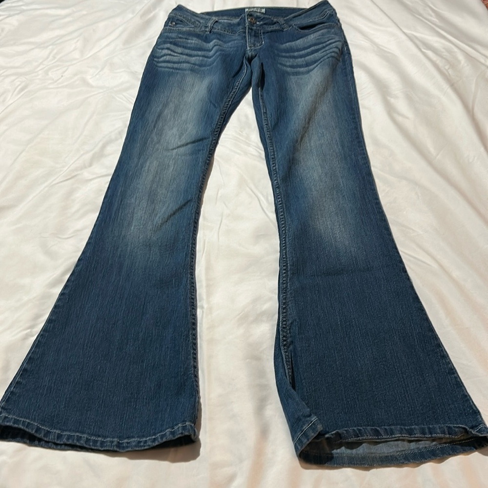 Ladies Juniors Mudd flare bottom jeans, size 7, some distressing.